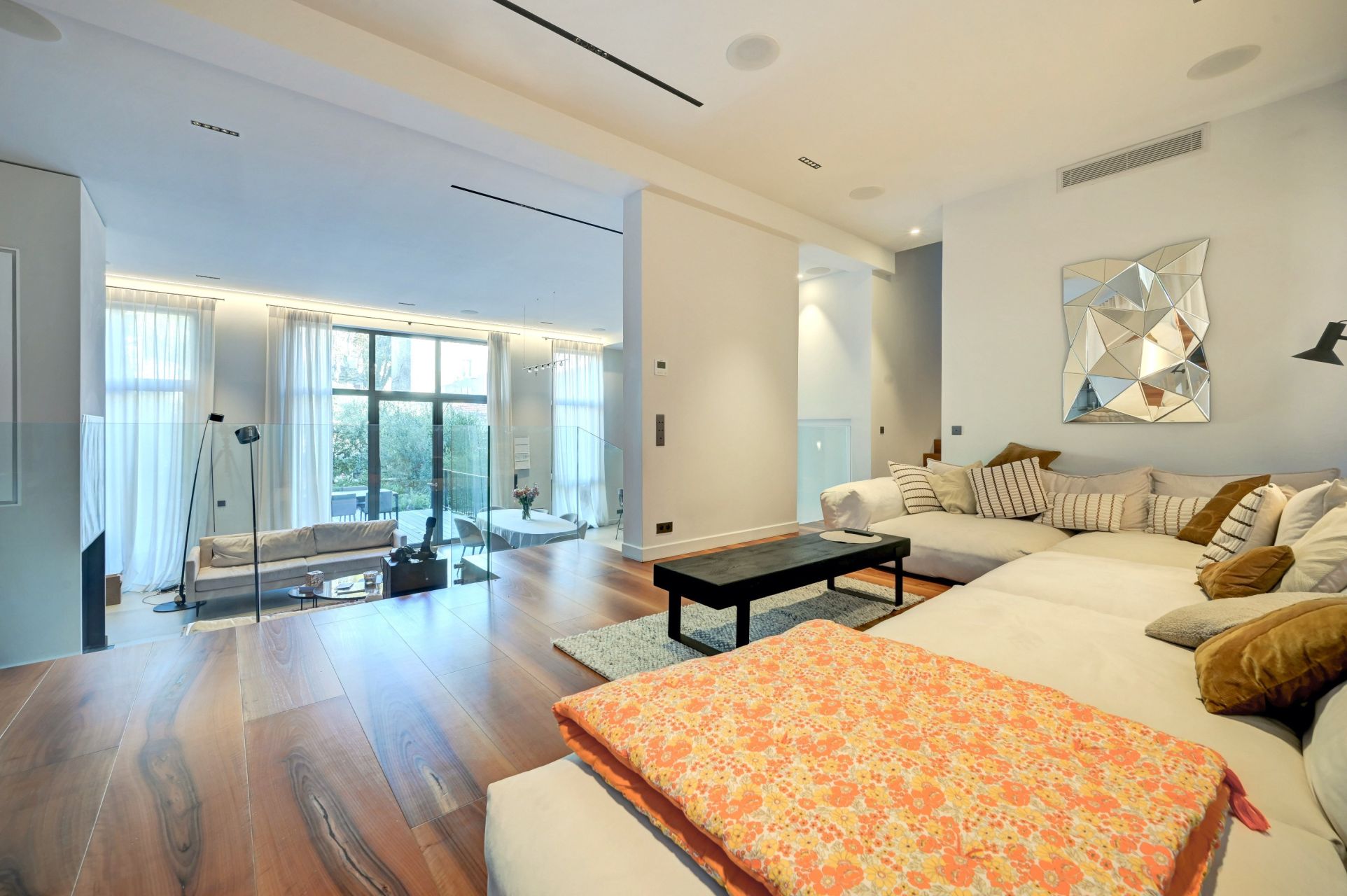 house 8 Rooms for sale on AIX EN PROVENCE (13100)