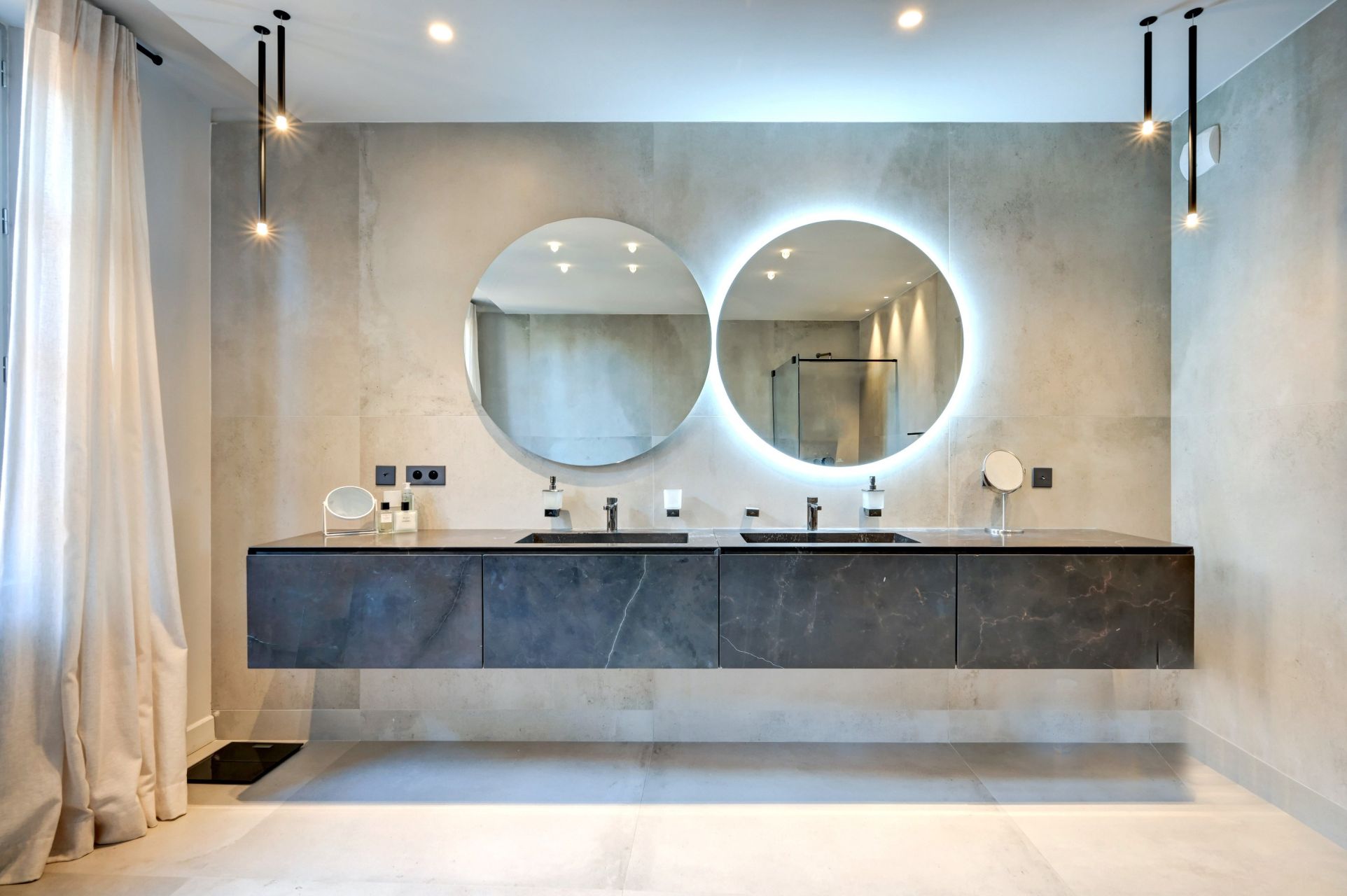 house 8 Rooms for sale on AIX EN PROVENCE (13100)