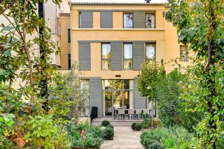 house 8 Rooms for sale on AIX EN PROVENCE (13100)