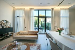 house 8 Rooms for sale on AIX EN PROVENCE (13100)