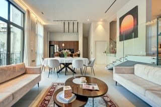 house 8 Rooms for sale on AIX EN PROVENCE (13100)