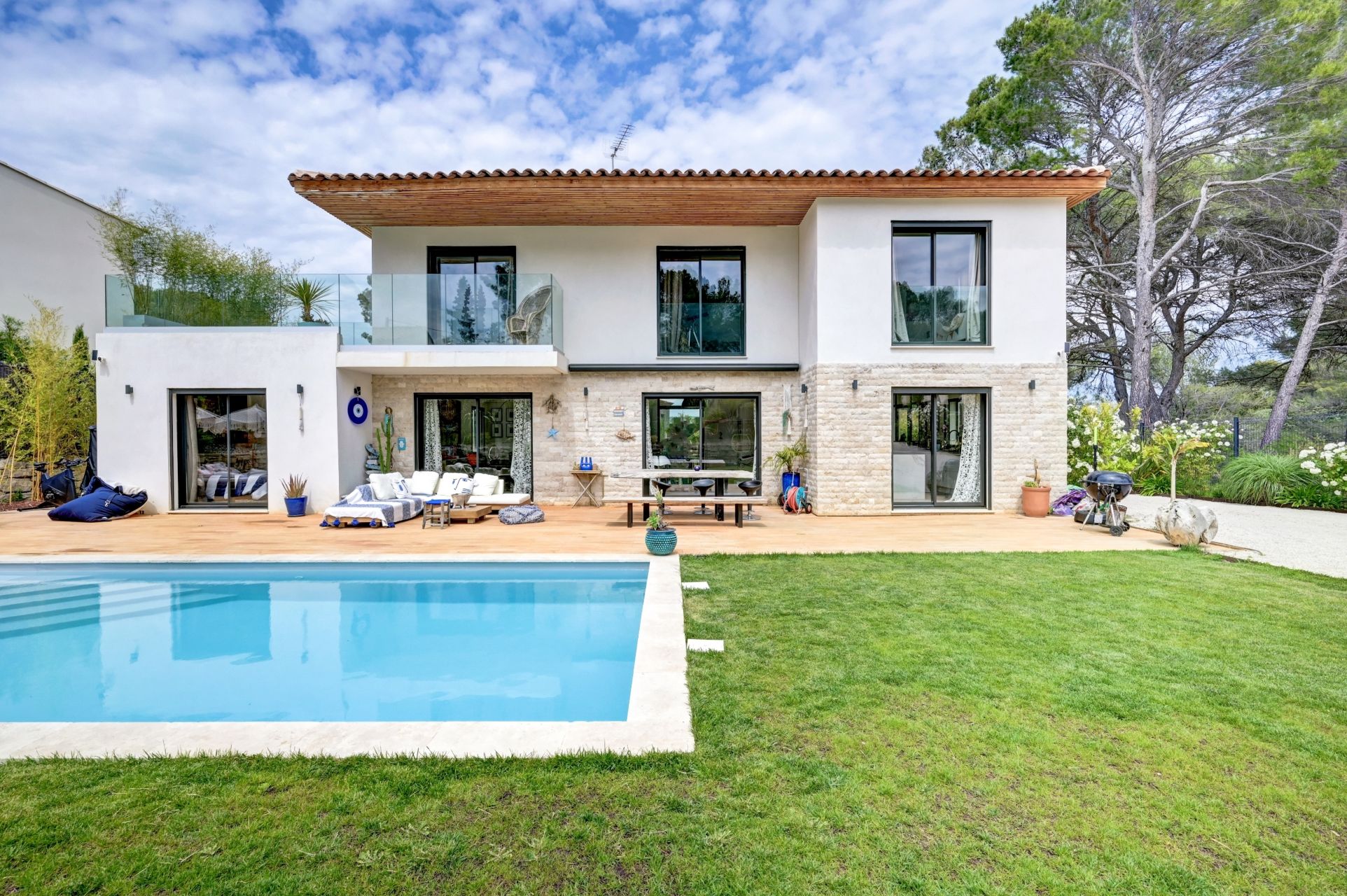 house 6 Rooms for sale on AIX EN PROVENCE (13100)