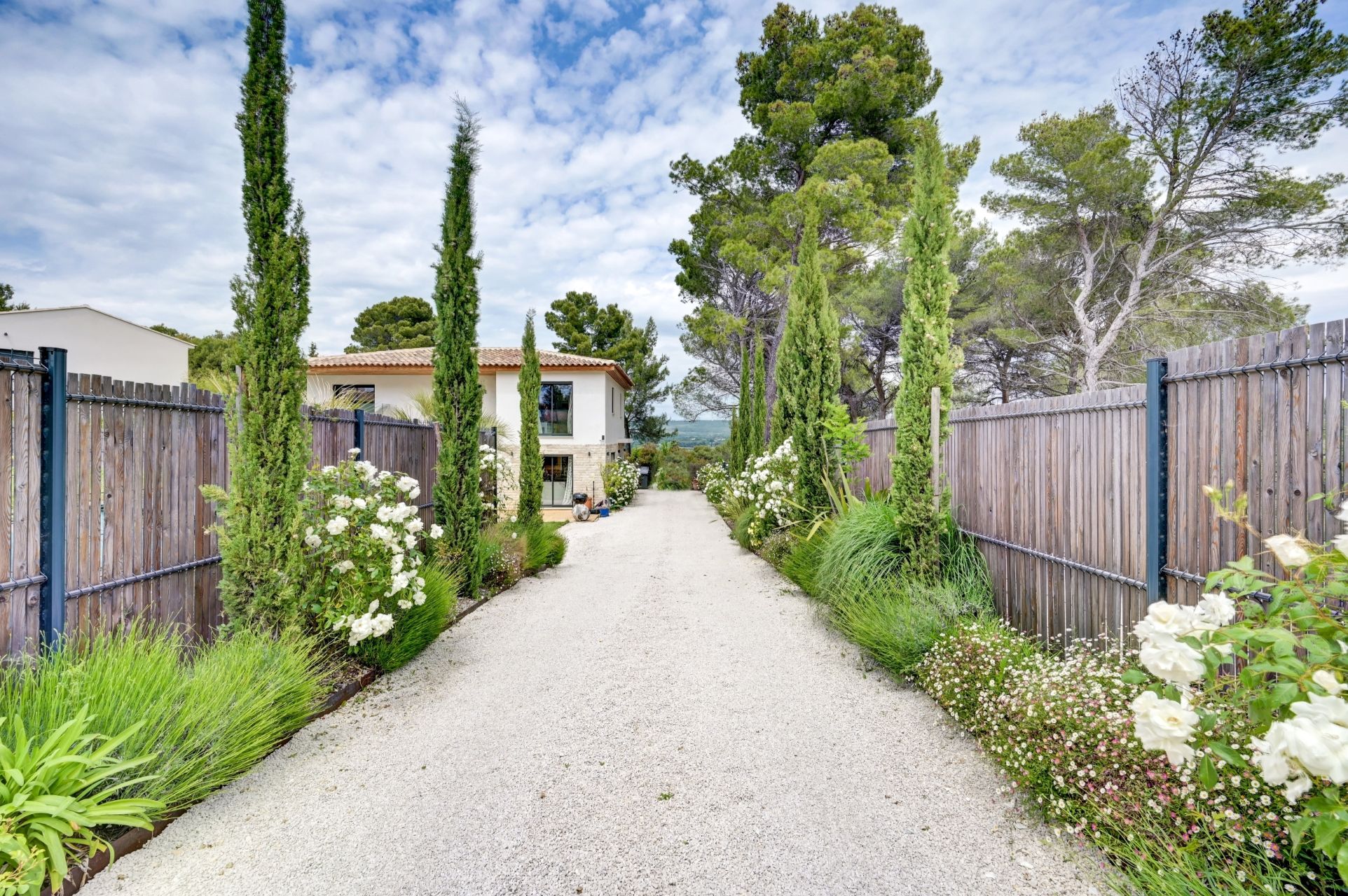 house 6 Rooms for sale on AIX EN PROVENCE (13100)