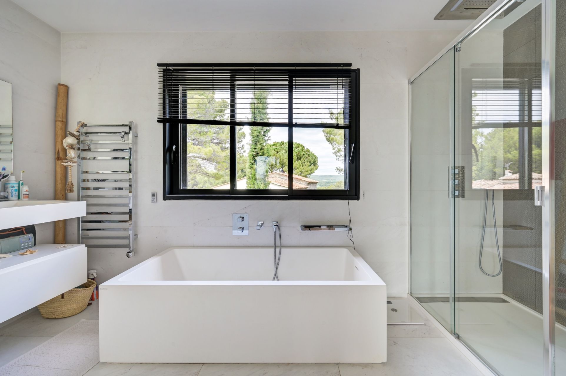 house 6 Rooms for sale on AIX EN PROVENCE (13100)