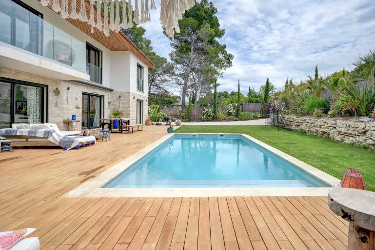 house 6 Rooms for sale on AIX EN PROVENCE (13100)