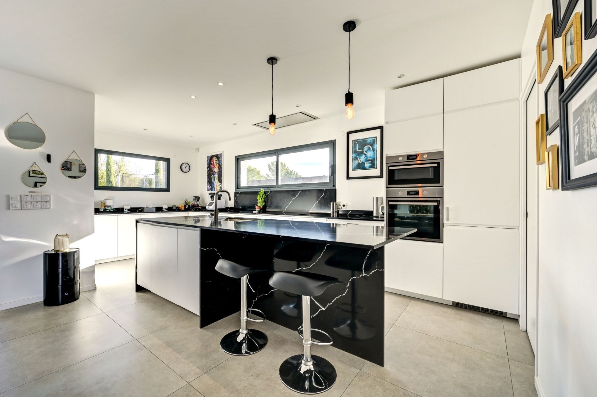 house 5 Rooms for sale on EGUILLES (13510)