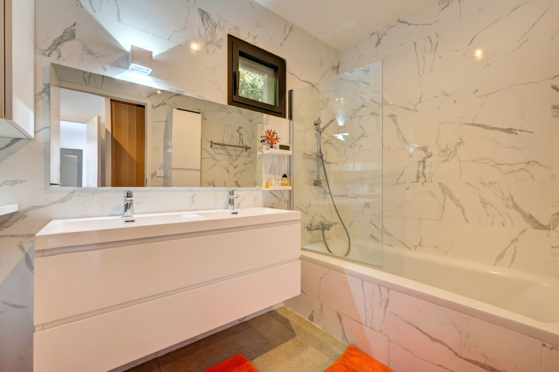 house 5 Rooms for sale on EGUILLES (13510)