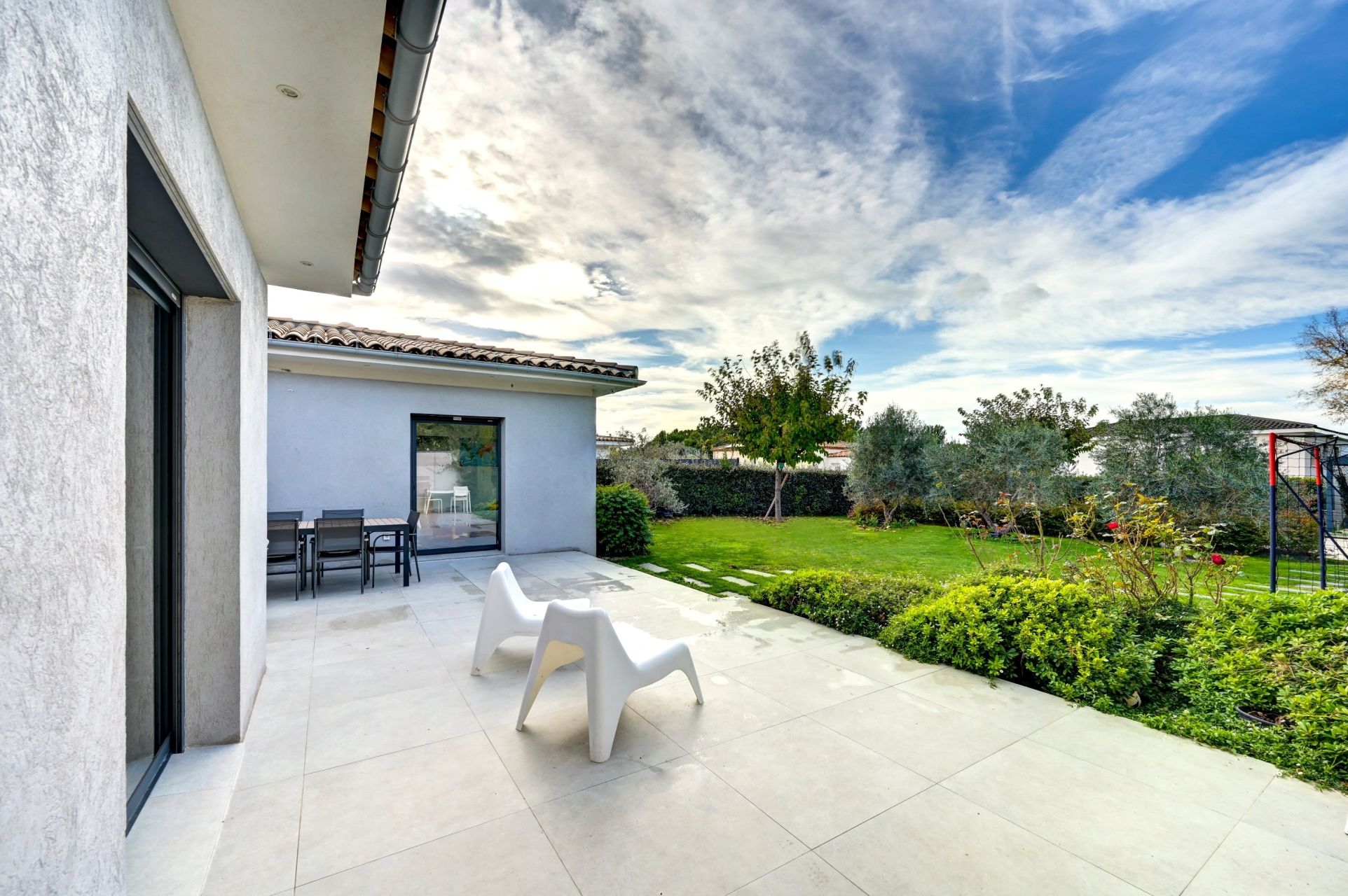 house 5 Rooms for sale on EGUILLES (13510)