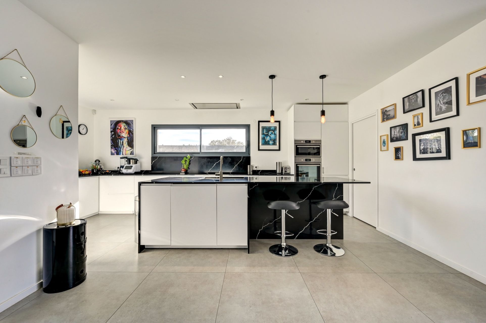 house 5 Rooms for sale on AIX EN PROVENCE (13100)