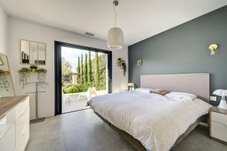 house 5 Rooms for sale on EGUILLES (13510)