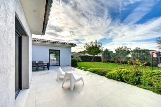 house 5 Rooms for sale on EGUILLES (13510)