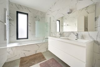 house 5 Rooms for sale on AIX EN PROVENCE (13100)