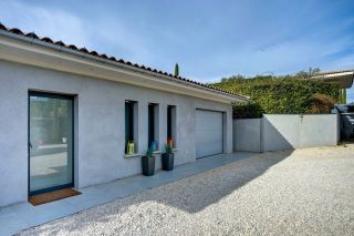 house 5 Rooms for sale on EGUILLES (13510)