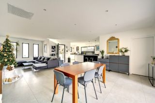 house 5 Rooms for sale on EGUILLES (13510)