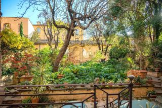apartment 8 Rooms for sale on AIX EN PROVENCE (13100)