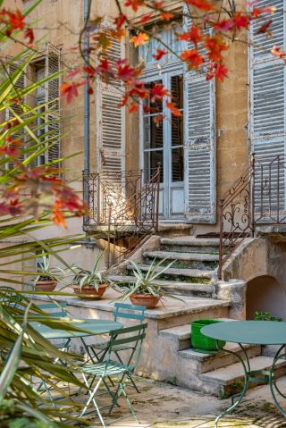 apartment 8 Rooms for sale on AIX EN PROVENCE (13100)