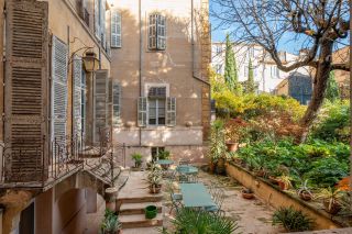 apartment 8 Rooms for sale on AIX EN PROVENCE (13100)