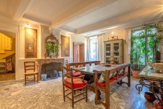 apartment 8 Rooms for sale on AIX EN PROVENCE (13100)