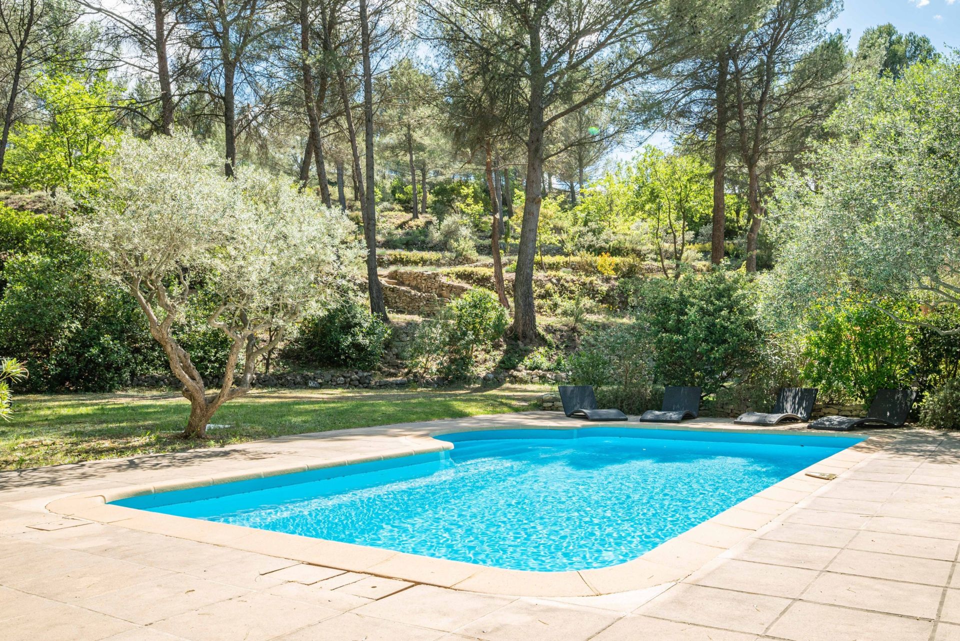 house 6 Rooms for sale on AIX EN PROVENCE (13100)