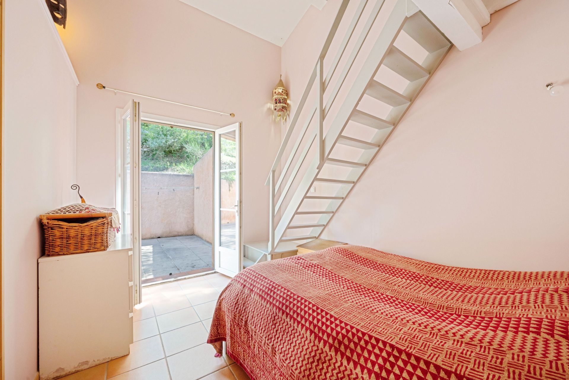 house 6 Rooms for sale on AIX EN PROVENCE (13100)