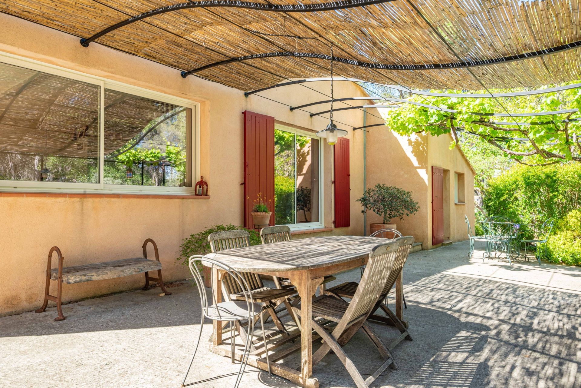 house 6 Rooms for sale on AIX EN PROVENCE (13100)
