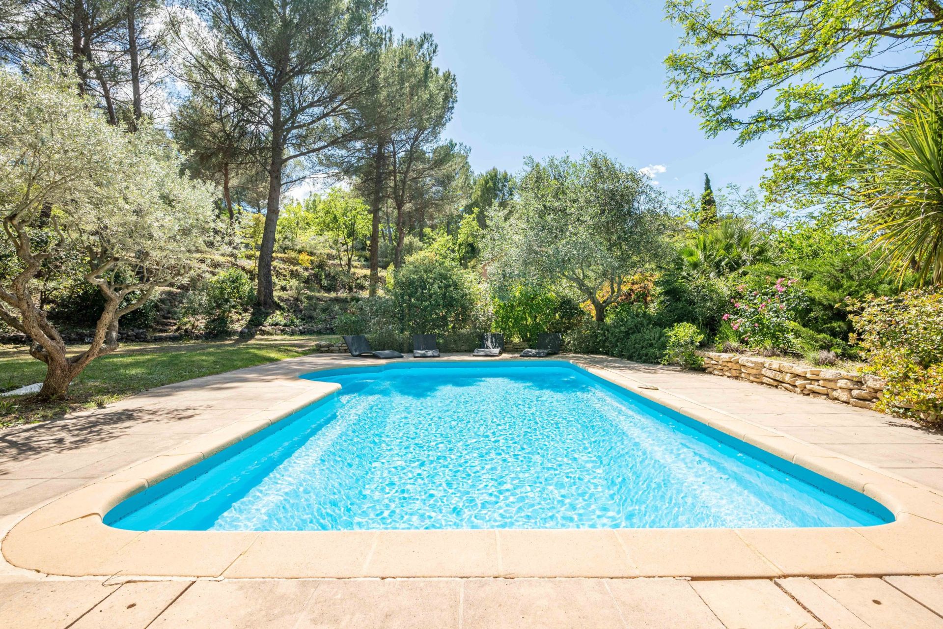 house 6 Rooms for sale on AIX EN PROVENCE (13100)