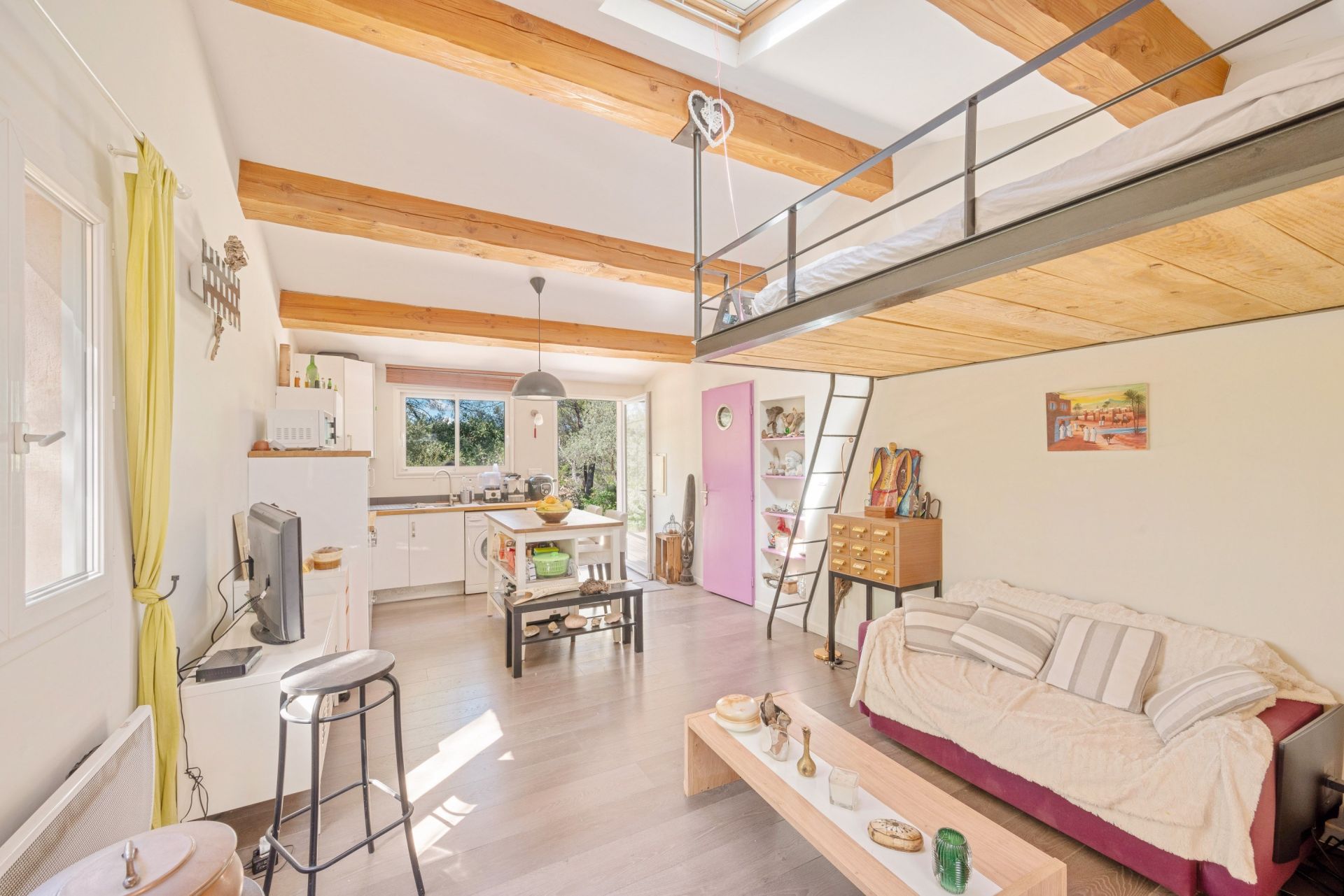 house 6 Rooms for sale on AIX EN PROVENCE (13100)