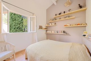 house 6 Rooms for sale on AIX EN PROVENCE (13100)