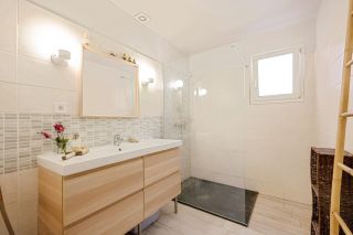 house 6 Rooms for sale on AIX EN PROVENCE (13100)