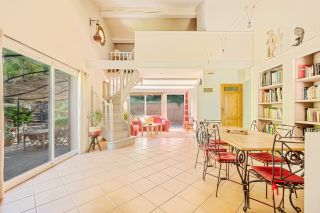 house 6 Rooms for sale on AIX EN PROVENCE (13100)