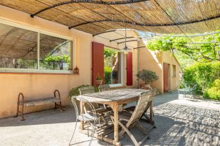 house 6 Rooms for sale on AIX EN PROVENCE (13100)