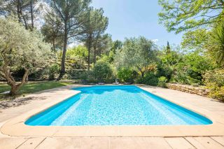 house 6 Rooms for sale on AIX EN PROVENCE (13100)