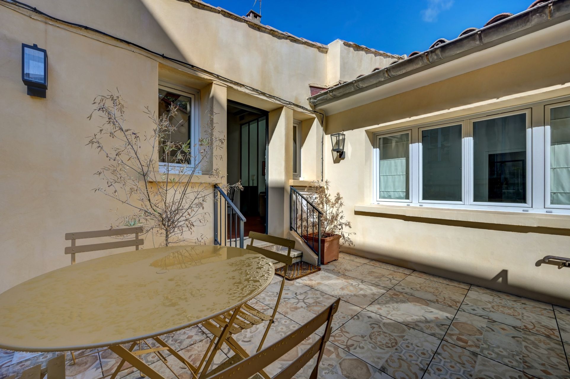 house 5 Rooms for sale on AIX EN PROVENCE (13100)