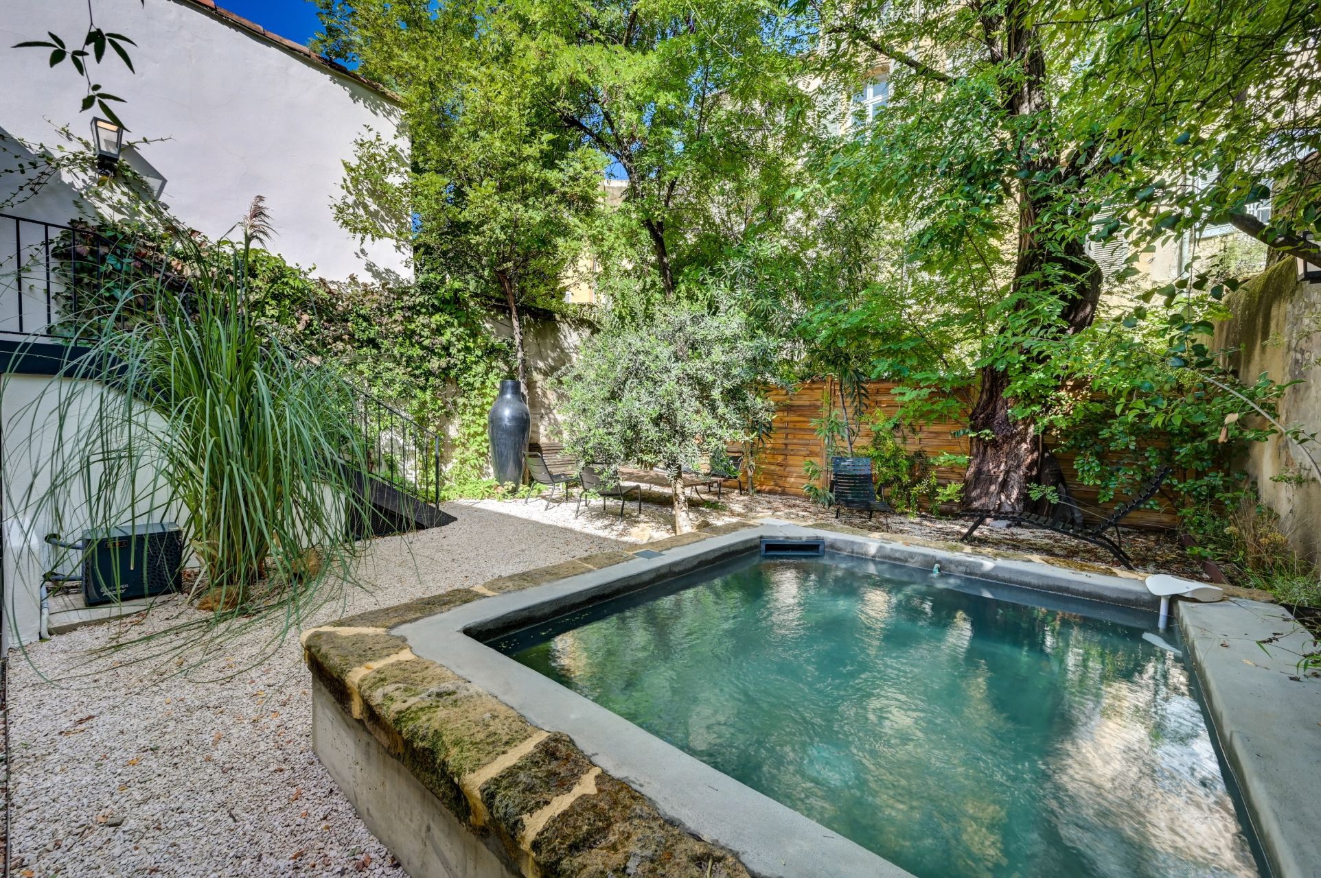 house 5 Rooms for sale on AIX EN PROVENCE (13100)