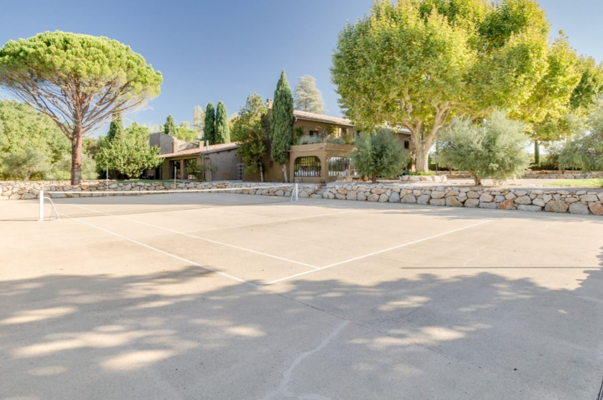 maison 23 Pièces en location sur AIX EN PROVENCE (13100)