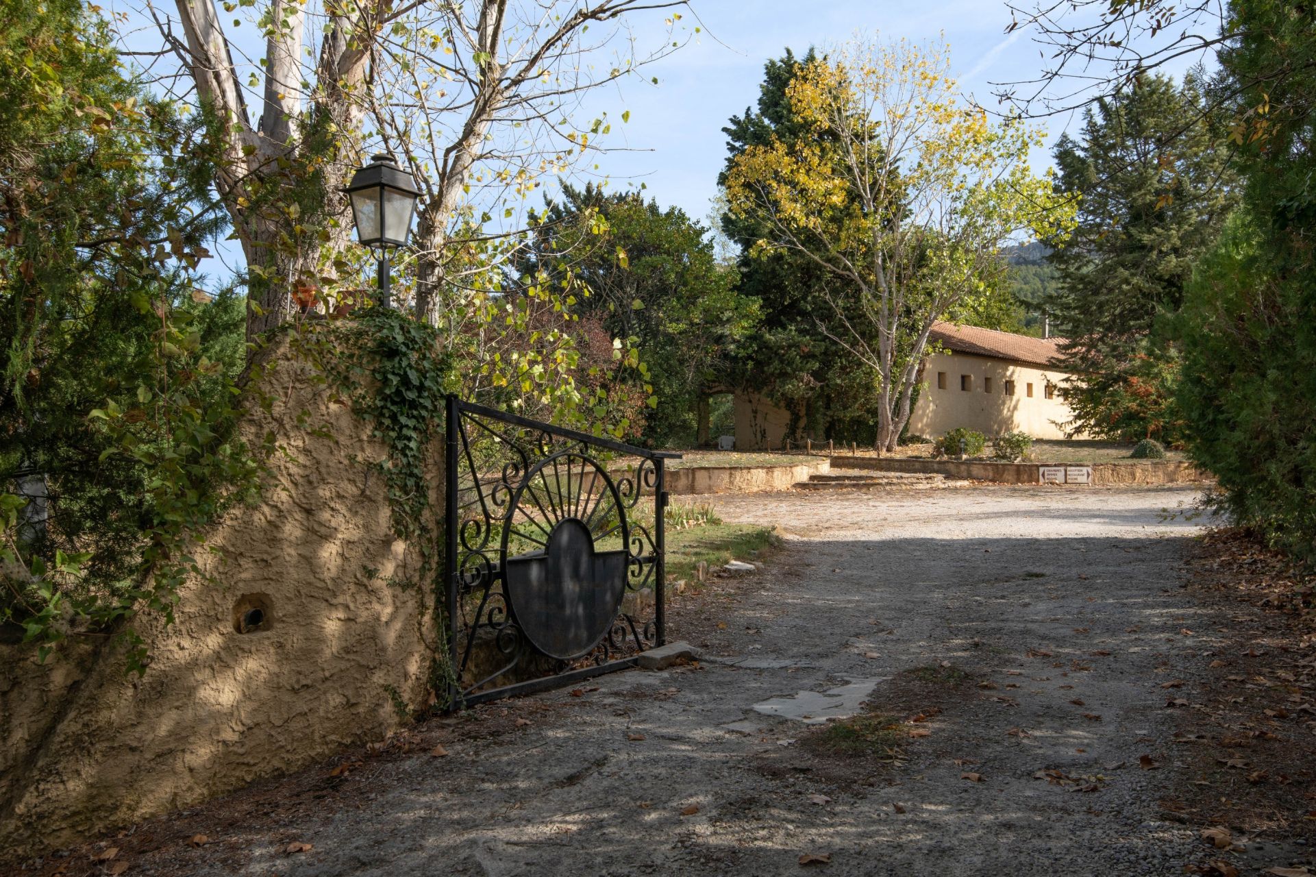 house 20 Rooms for sale on BEAURECUEIL (13100)