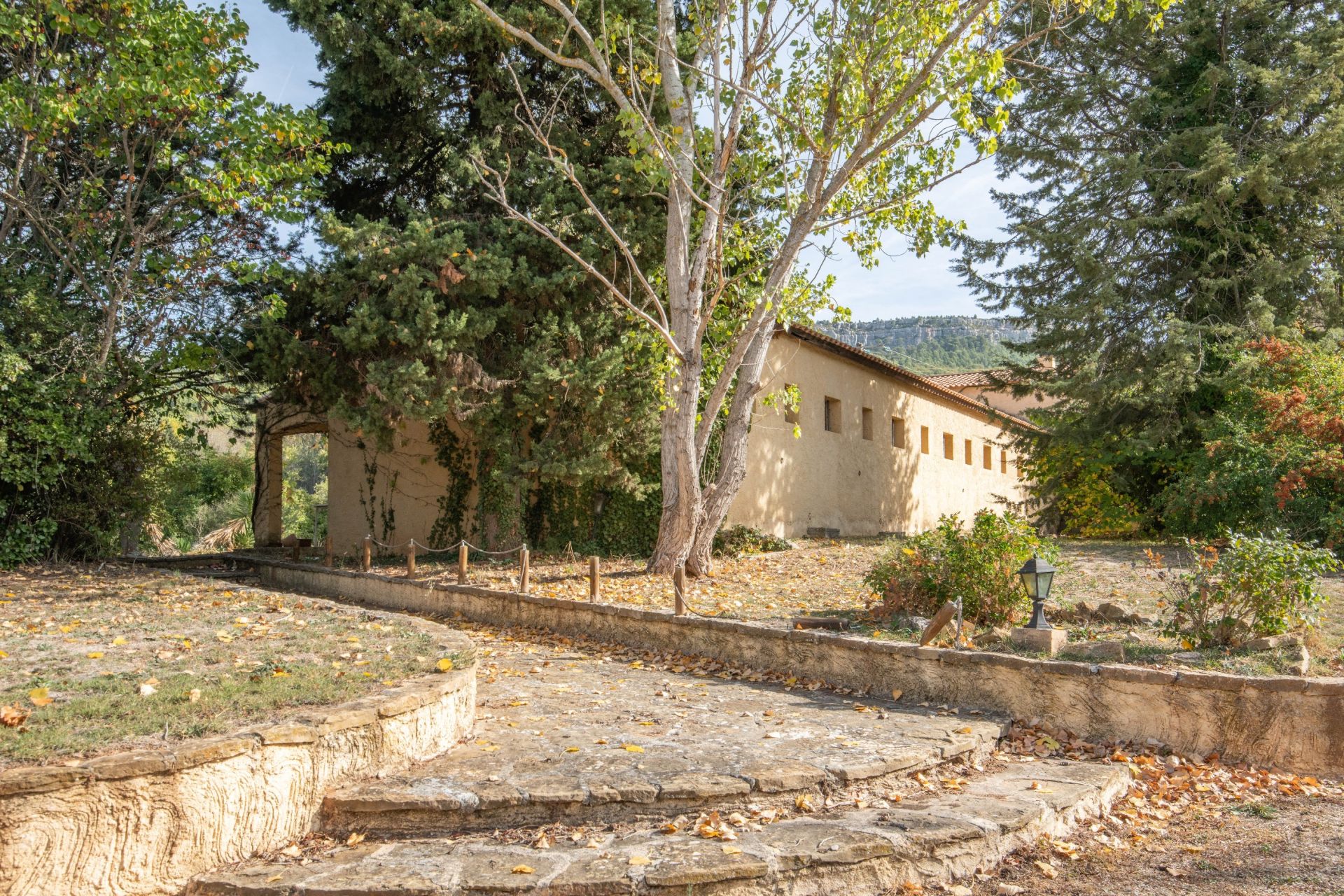 house 20 Rooms for sale on BEAURECUEIL (13100)