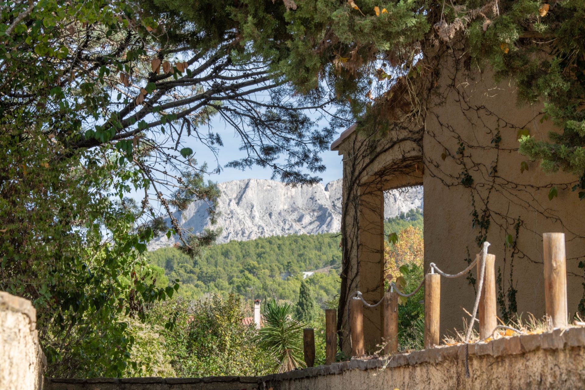 house 20 Rooms for sale on BEAURECUEIL (13100)