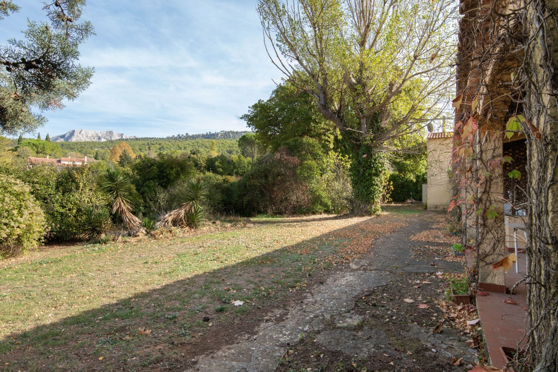 house 20 Rooms for sale on BEAURECUEIL (13100)