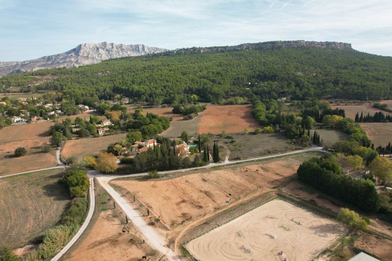 house 20 Rooms for sale on BEAURECUEIL (13100)