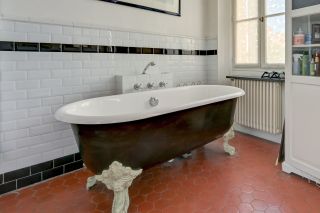 house 10 Rooms for sale on AIX EN PROVENCE (13100)