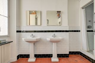 house 10 Rooms for sale on AIX EN PROVENCE (13100)