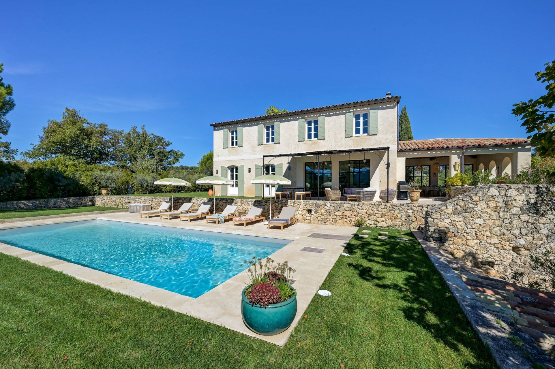 bastide 9 Rooms for seasonal rent on LE PUY STE REPARADE (13610)