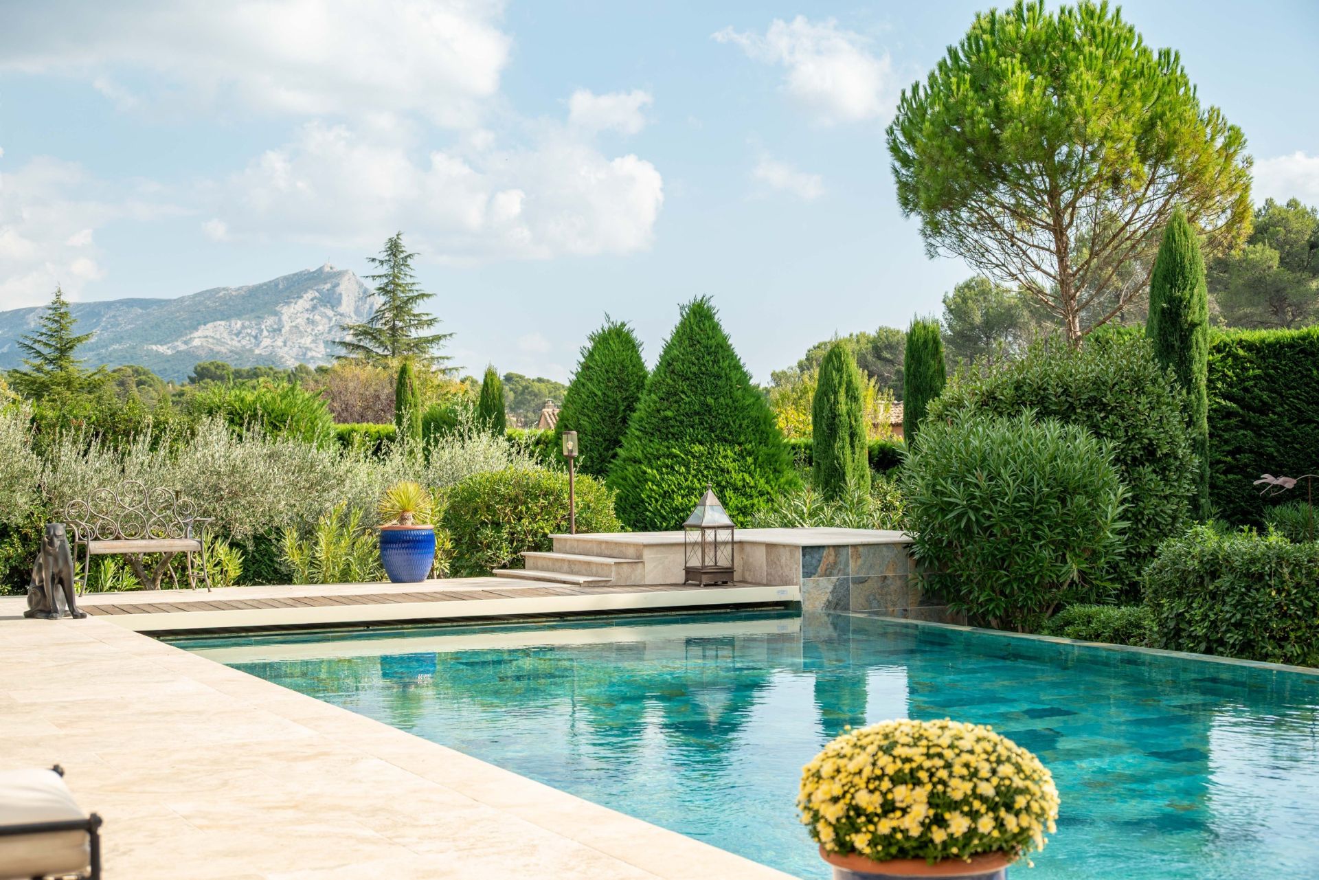 house 7 Rooms for sale on AIX EN PROVENCE (13100)