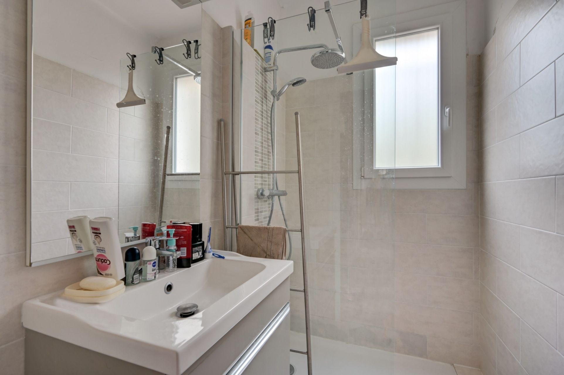 house 8 Rooms for sale on AIX EN PROVENCE (13100)