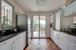 house 8 Rooms for sale on AIX EN PROVENCE (13100)