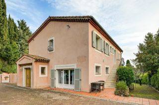 house 8 Rooms for sale on AIX EN PROVENCE (13100)