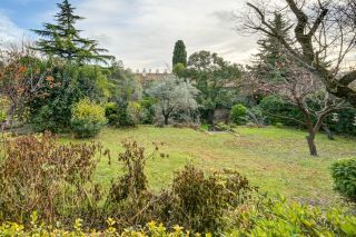 house 8 Rooms for sale on AIX EN PROVENCE (13100)