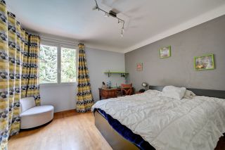 house 8 Rooms for sale on AIX EN PROVENCE (13100)