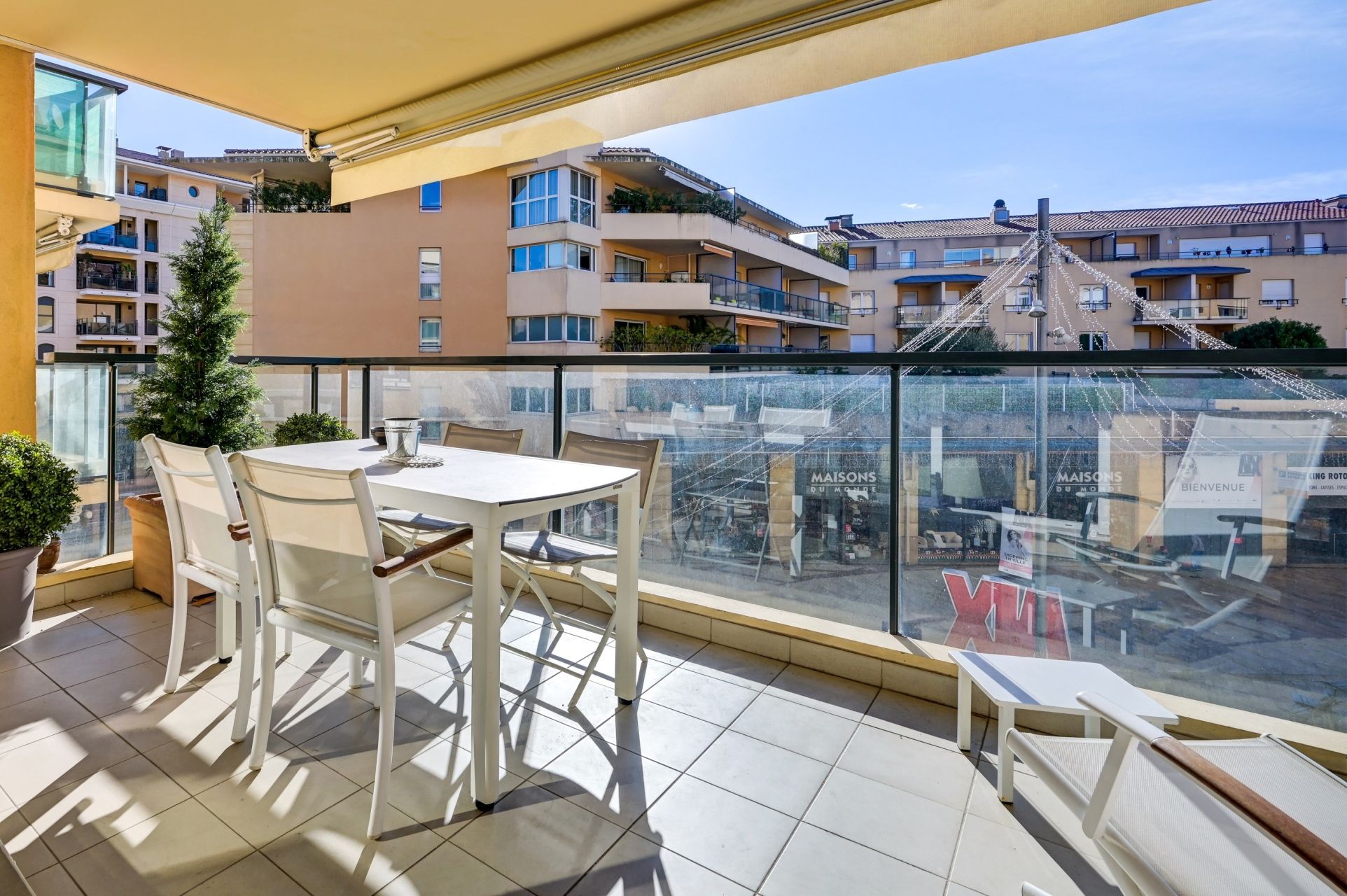 apartment 5 Rooms for sale on AIX EN PROVENCE (13100)